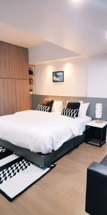 ห้องดีลักซ์ เตียงใหญ่ 1 เตียง