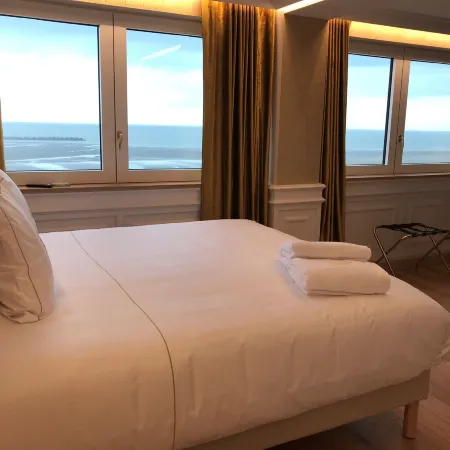 Hôtel Merveilleux Côté Mer Отели в г. Дюнкерк