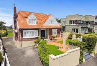 3min to beach 4 bedroom villa Hotels in Orakei