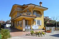 Miu' B&B , Ciampino , Villa Con Piscina e Parcheggio Privato - Pensionaatit