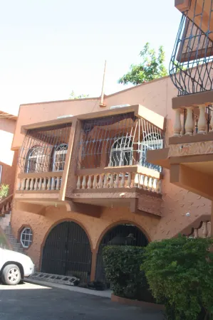 Cozy Apartment Отели рядом с достопримечательностью «Зоопарк Хоп»