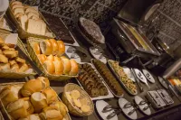 Tri Hotel Premium Criciúma - Bữa sáng