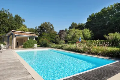 Gites la Sauvageonne Hotels in Mirambeau