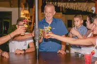 Club del Mar Oceanfront - bar