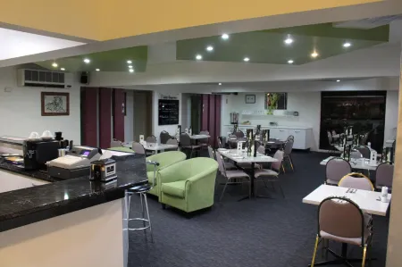 Golden West Motor Inn Отели в г. Даббо