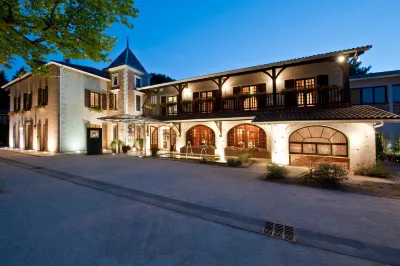 Relais de la Poste Hotels near Camping Le Vieux Port - Landes