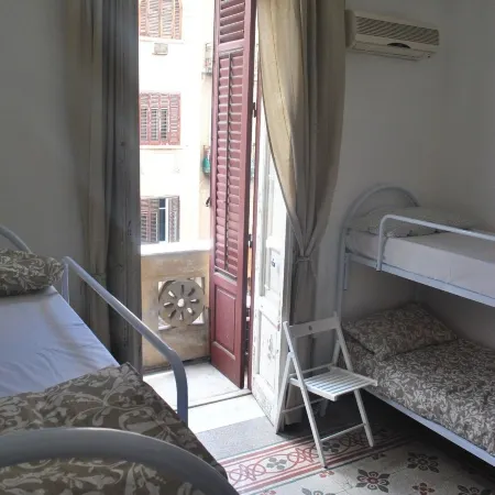 Sunrise Hostel & Rooms