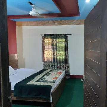 Gold Star Hotel Отели рядом со станцией Лахор Джанкшен