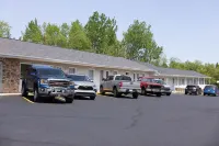 Motel 7 Inn & Suites - Motels