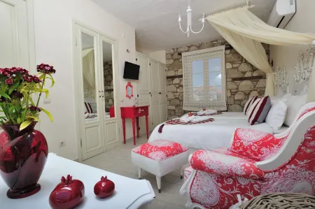 Alacati Sultan Konak Boutique Hotel Отели рядом с достопримечательностью «Alacati Surf Paradise Club»