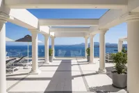 帶泳池，熱水浴缸，水療室和絕美海景的Villa Monte Leone