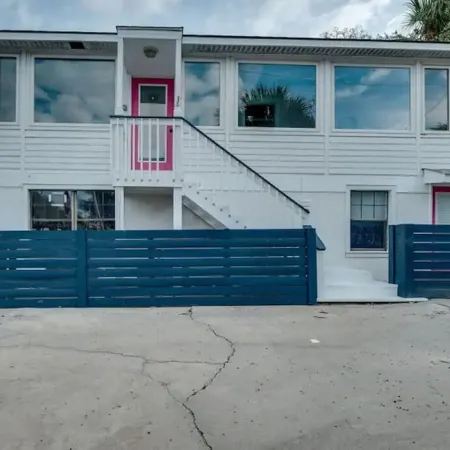 Flamingle in Fuchsia- Whole House- Walk to Beach!