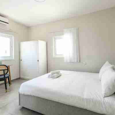 Spacious & Bright 3BR Apartment by Sea N' Rent Rooms