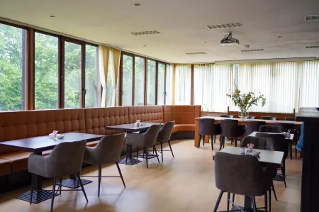 Hotel Prins Van Oranje Отели в г. Линтер