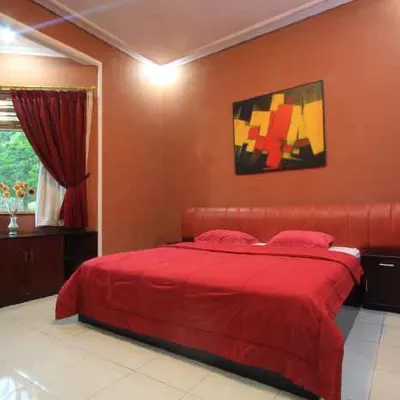 Puncak Raya Hotel Hotels near Pasar Cisarua