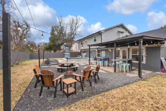 Spacious Backyard Oasis with Heated Plunge Pool - Charming Retreat