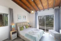 Villa Rosie, Modern 4Bdr Ayia Napa Villa with Pool