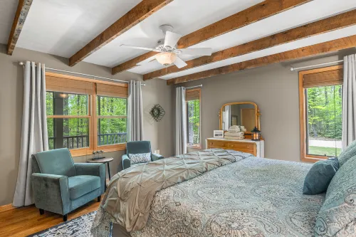 Charming Cottage with Wood Burning Fireplace and Outdoor Oasis - Inviting Retreat