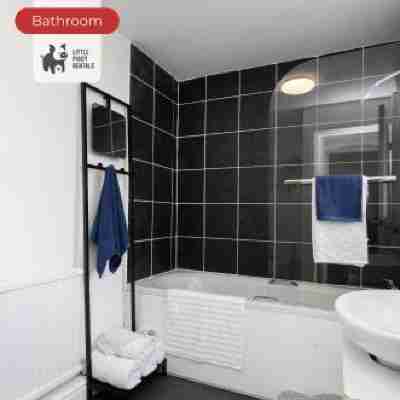*Central 2 bed - Sleeps Rooms