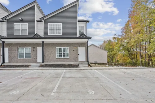 在克拉克斯維爾等待卓越