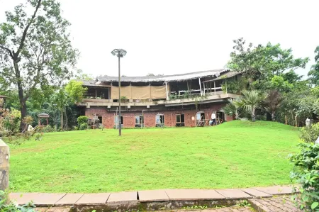 Bamboo and Bricks Resort, Panshet Отели в г. Saiv Kh