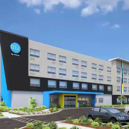 Tru by Hilton Oshkosh