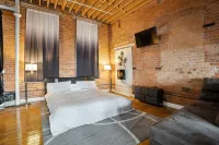 Downtown Detroit Loft - Fully Equipped & Absolutely Gorgeous Theme by RedAwning
