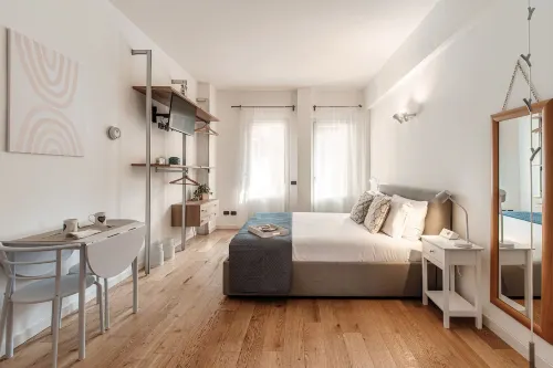 Minerva - by Myhomeincomo