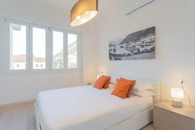 White Lake View Apartment by Rent All Como Các khách sạn gần Viale Dei Cipressi