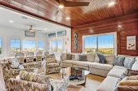 Dog Friendly Beachfront Condo, Direct Access to Beach by RedAwning