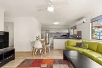 KozyGuru / Mt Gravatt East / 3 Bed House Qmg030