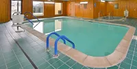Comfort Inn & Suites Cedar Rapids North - Collins Road - piscine