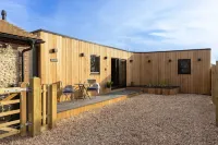 Modern 2-Bed Cabin Near West Wittering Beach