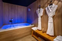 Hôtel & Spa le Maury, Vannes, the Originals Boutique - Hot Tub