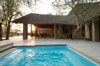 Nyala Safari Lodge - Infinity Pools