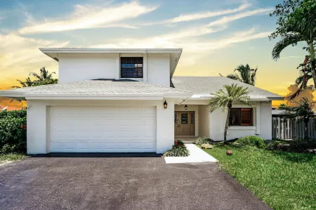 Tulum Villa Отели в г. Пемброк-Пайнс