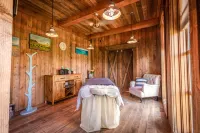 Conestoga Ranch Glamping Resort Hotel a Garden