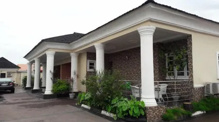 Crystal Suites Отели в г. Акуре