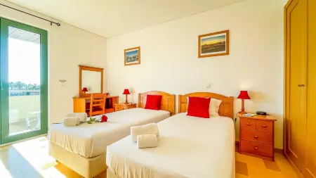 Aquamar Sunset T2 by HSR Marina Vilamoura Отели рядом с достопримечательностью «Praia da Quarteira»