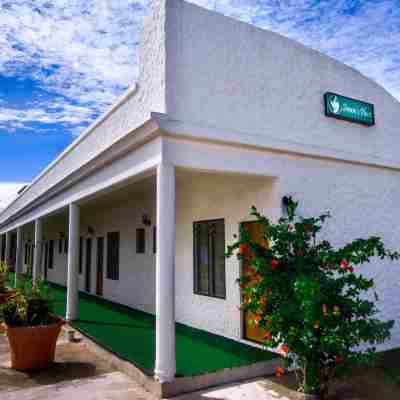 Simon's Place Hotel Exterior