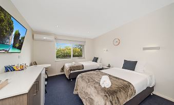 Carlton Suites
