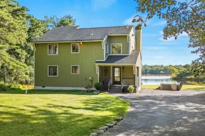 Strawberry Shores by AvantStay Lakefront Private Beach