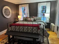 The Inn Crowd Bed and Breakfast Hotels in Holden
