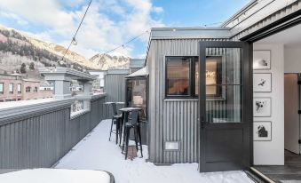 New San Juan 303 by AvantStay Modern Penthouse w Deck Overlooking Main Street