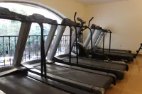 Midtown Hotel & Suites - Gym