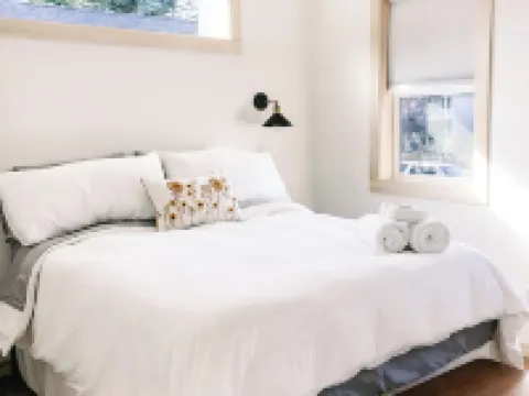 Newly Built 1-bedroom house w/ deck, W/D, full kitchen, WiFi in SANDPOINT Hotels in Sandpoint