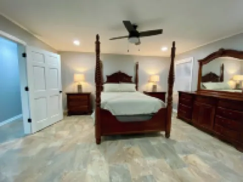 Charming, newly remodeled 2-bedroom duplex near Carthage w/ AC, fast WiFi 帕諾拉縣住宿飯店