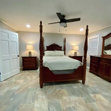 Charming, newly remodeled 2-bedroom duplex near Carthage w/ AC, fast WiFi Отели в г. Панола