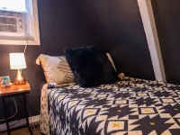 Cozy 2-bedroom Aframe in charming Lake Geneva with a hot tub and fireplace Hotels in Como
