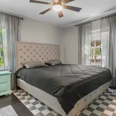 Private lakefront retreat Rooms